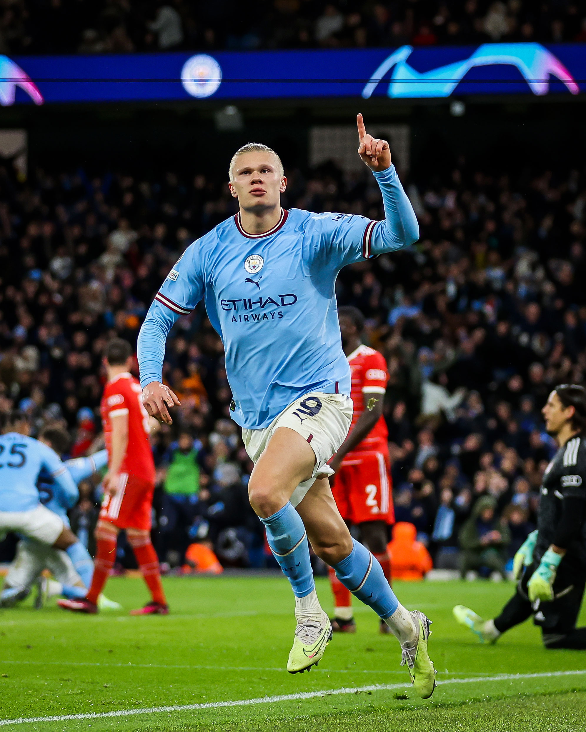 哈兰德迎来十赛季高光表现，切尔西球迷沸腾！的简单介绍