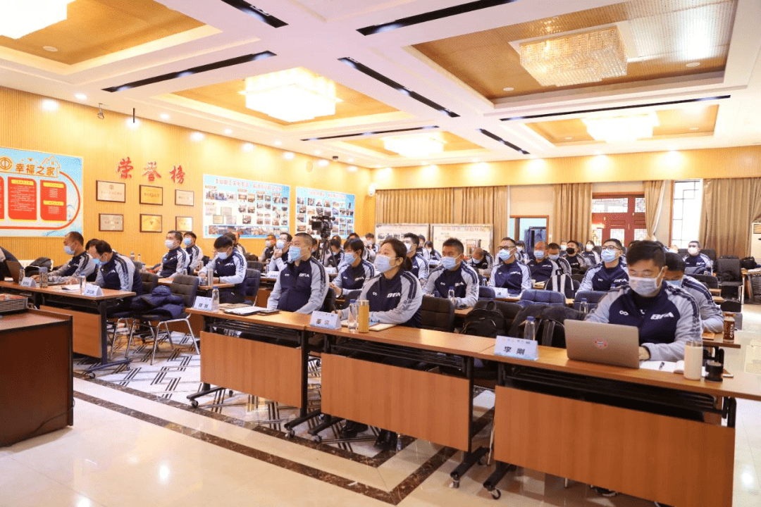 星空体育首页关于德甲赛程吃紧，达拉斯独行侠转会期回应争议，赛场秩序良好，团队化学反应显著的信息