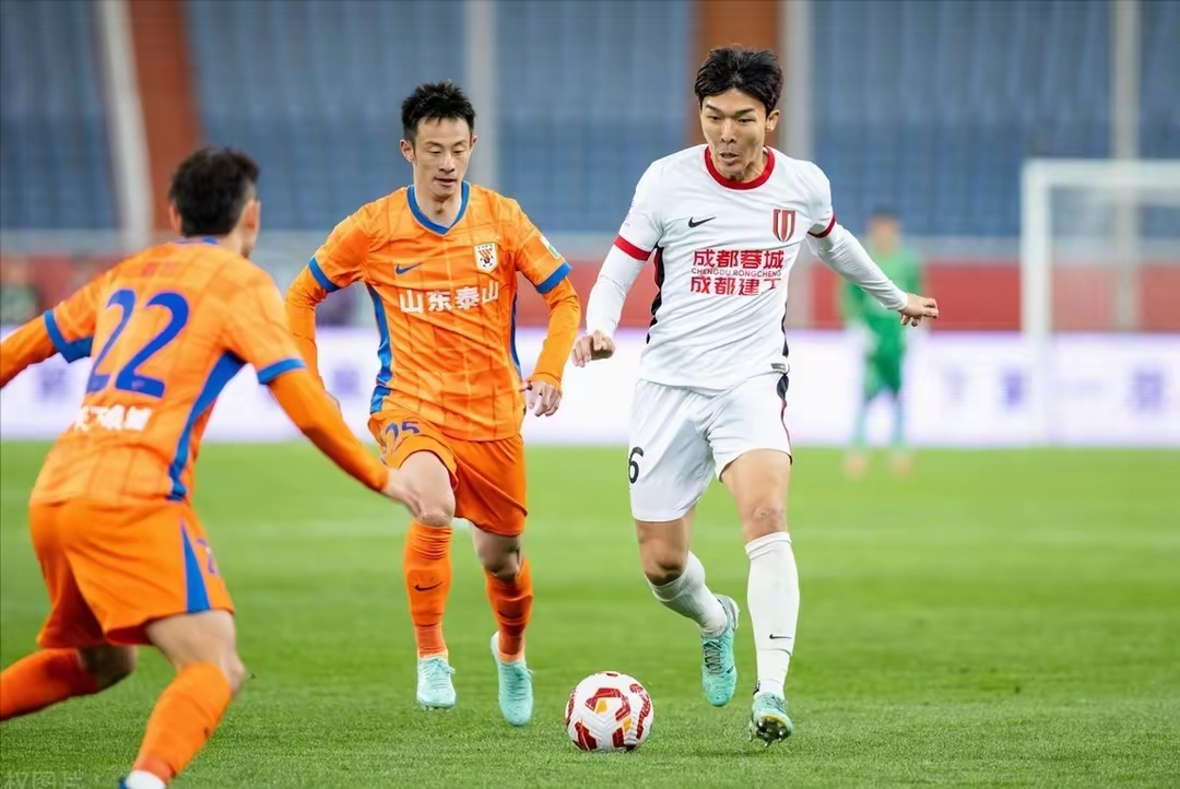 星空体育首页赛前中超焦点战，上海久事官宣签约，引发热议，资深球员宣示担当的简单介绍