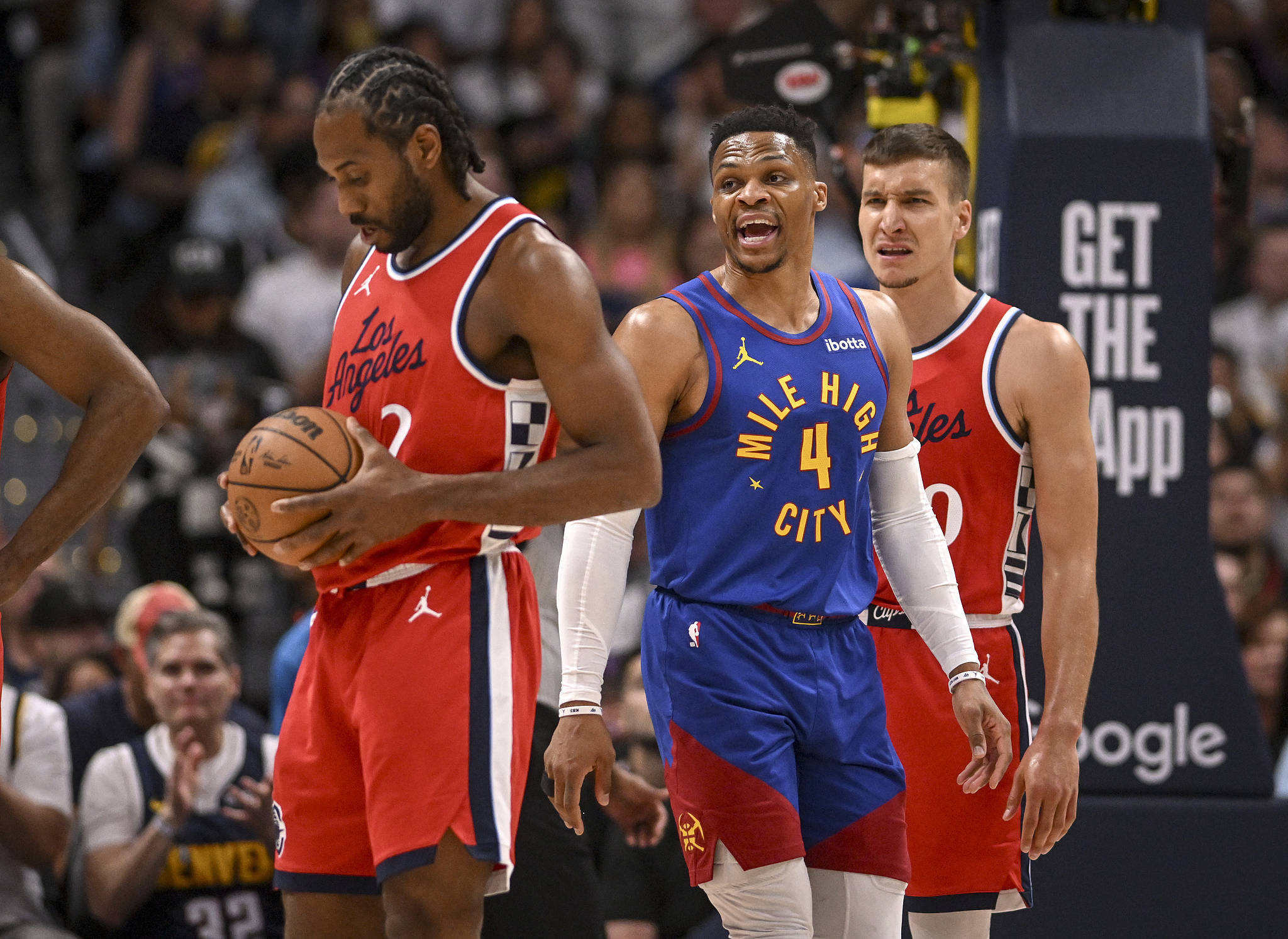 包含NBA季后赛赛程吃紧；奥兰多魔术赛后更衣室发声；赛场秩序良好；训练强度明显提升的词条